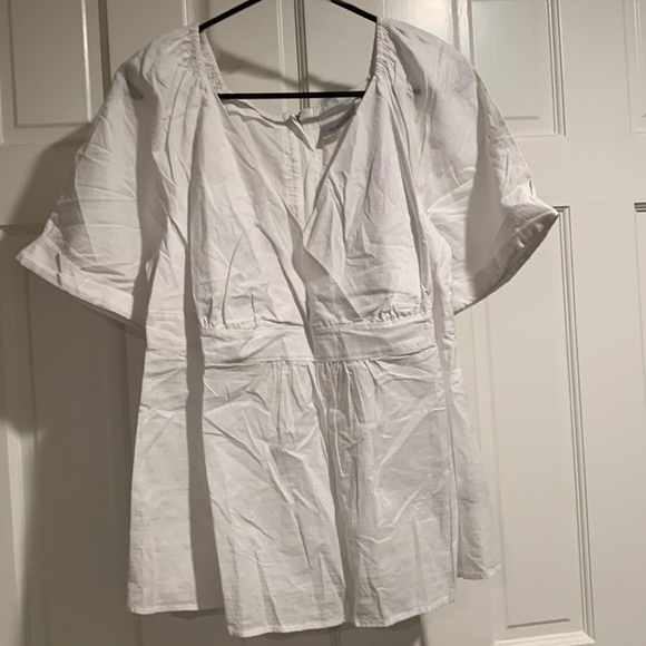 Avenue Tops - White Women’s Plus Size Top with Zip Back New with Tag